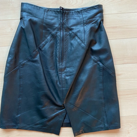 High waisted leather mini skirt - Picture 2 of 2